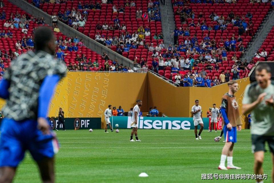 足球豪门对决引发球迷狂热，胜负难测的简单介绍